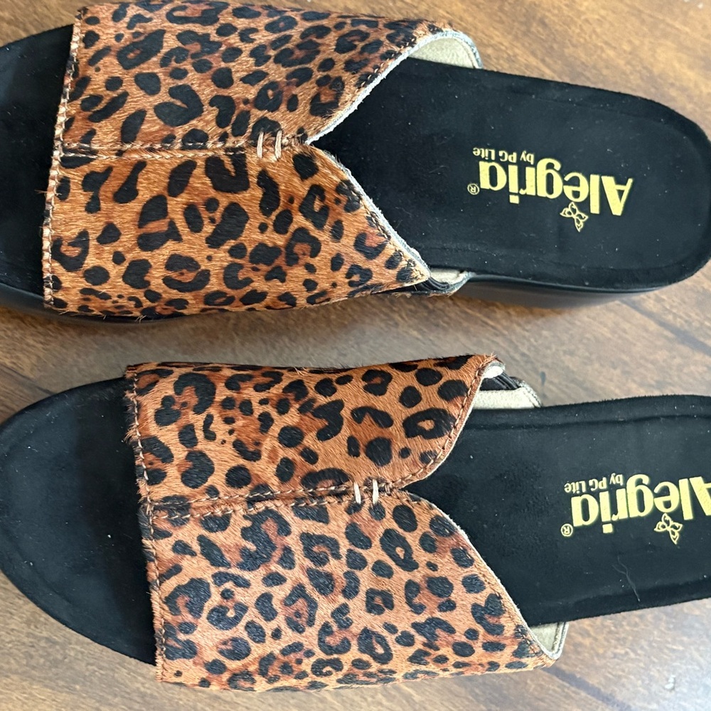 Algeria Leopard Print Slide Sandals